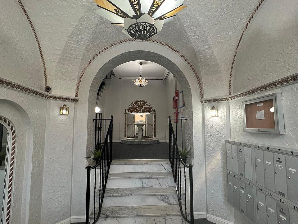 Lobby at 428 E 19th Street in Oakland